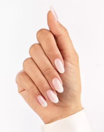 Creëer de ultieme clean girl manicure NÉONAIL